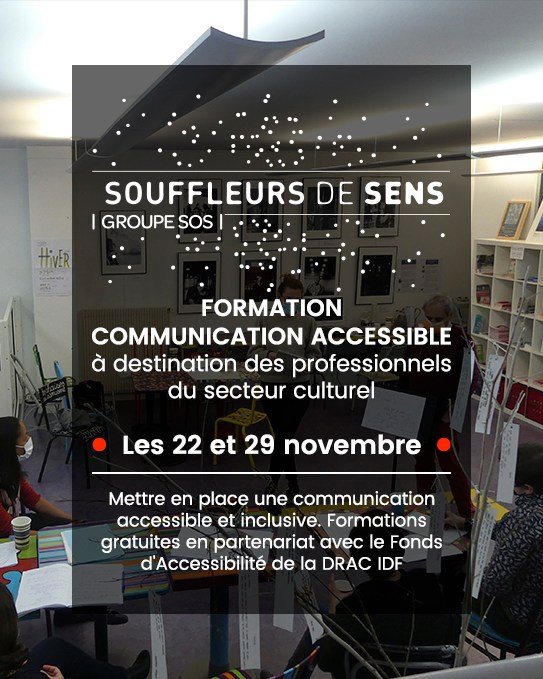 Photo d'illustration au format portrait, réunion de travail au siège des Souffleurs de Sens. Deux personnes, debout, s'expriment auprès des participants assis autour des tables.